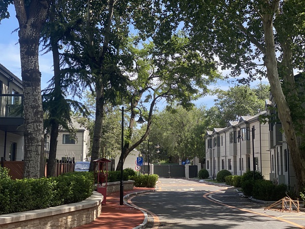 East Palace Apartments