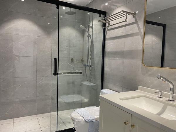 East Palace Apartments