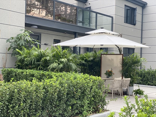 East Palace Apartments